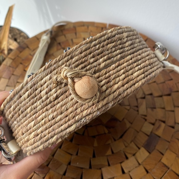 Handmade Shell Rattan Bag - Picture 4 of 7